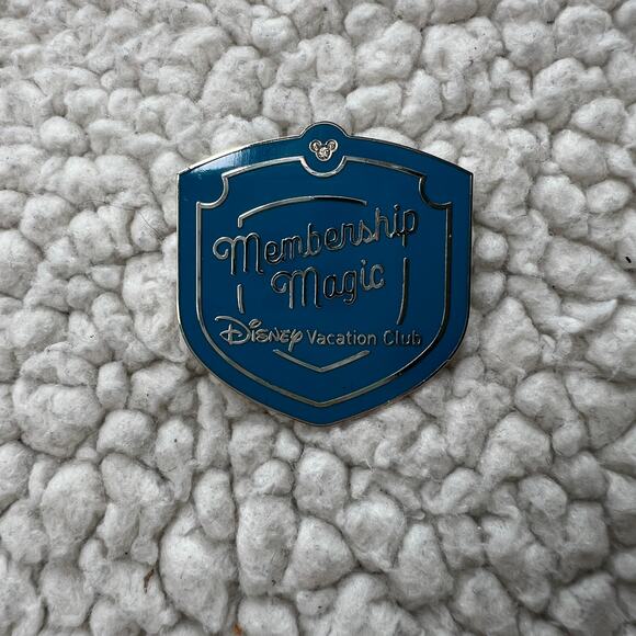 2024 Disney Vacation Club Membership Magic Pin - Picture 1 of 4